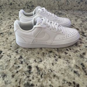 Nike Court Vision Low